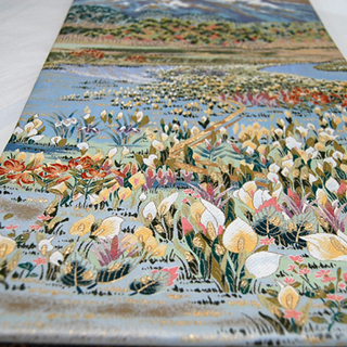 袋帯 正絹 日本紀行 尾瀬水芭蕉 全長445cm 仕立て上がり 尾瀬 水芭蕉 風景 金糸 フォーマル 和装  ☆ PayPay(ペイペイ)決済可能 ☆ 札幌市 清田区 平岡 袋帯 正絹 日本紀行 尾瀬水芭蕉 全長445cm 仕立て上がり 尾瀬 水芭蕉