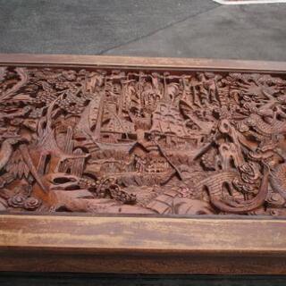 写真の枠の中は一刀彫です