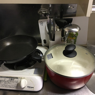 キッチン用品セット(鍋、皿、など)