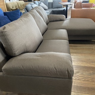 ドデカイ！カウチソファー！布製ブラウン色！現品限りの貴重品！早い者勝ちですよ！