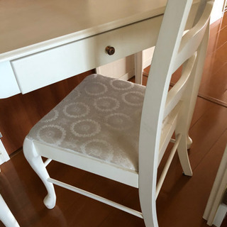 木製　猫足　白　机と椅子
