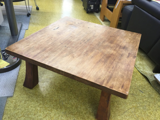 レトロ　重厚感ある天然木テーブル