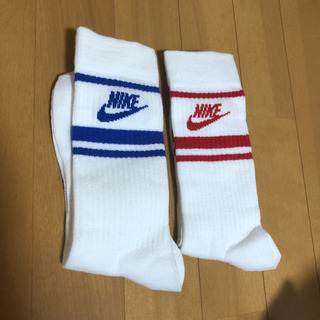 ナイキ　SNKRS 赤青ソックス　25-27