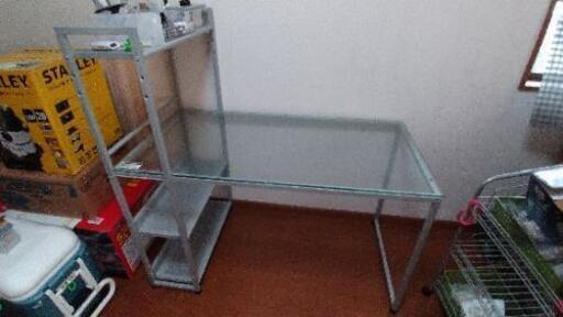 パソコンデスク、ガラス　受け渡し決まりました。
