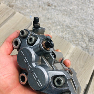 ZXR400L9(1999)外しのフロントキャリパー＆ブレーキ ZXR400L9(1999)外しのフロントキャリパー＆ブレーキ