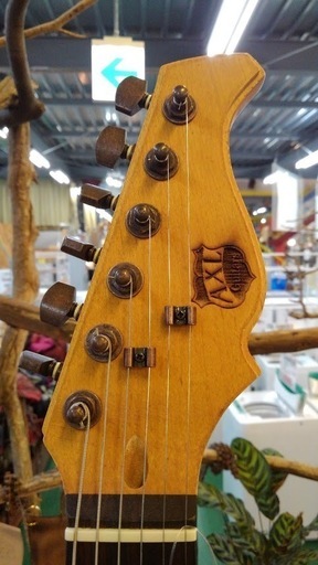店舗同時販売中】AXL ビンテージ加工 珍しい一品 エレキギター