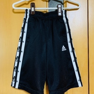 「取引中」adidas夏ハーフパンツ  120～130ぐらい？