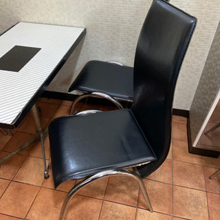 喫茶店の椅子