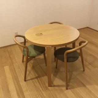 丸テーブル　パソコン作業可能