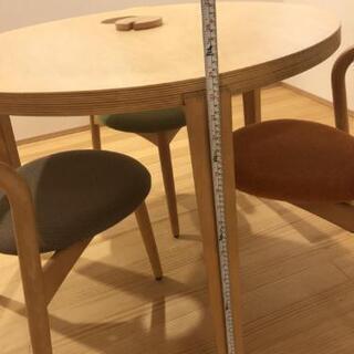 丸テーブル　パソコン作業可能