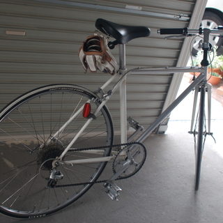 ビンテージ パーツ搭載のおしゃれな6段変速クロスバイク 700x28c