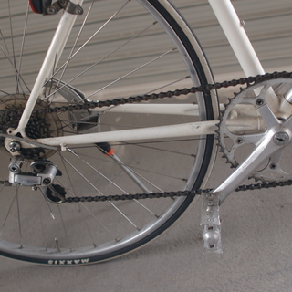 ビンテージ パーツ搭載のおしゃれな6段変速クロスバイク 700x28c