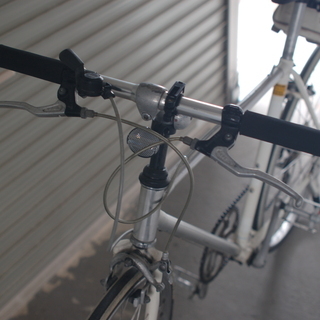 ビンテージ パーツ搭載のおしゃれな6段変速クロスバイク 700x28c