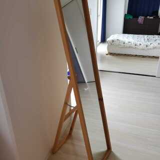 Standing mirror in wood - really...