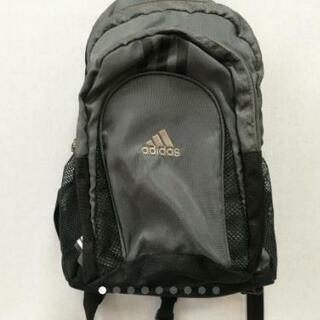 adidas　アディダス　リュック　グレー