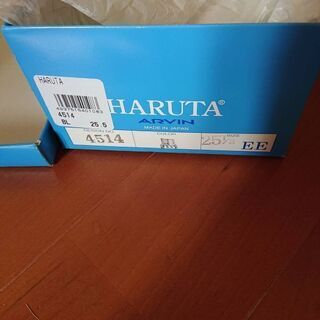 ハルタ  黒 新品 2E サイズ25.5
