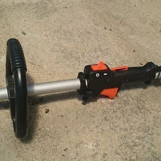 背負い式草刈り機