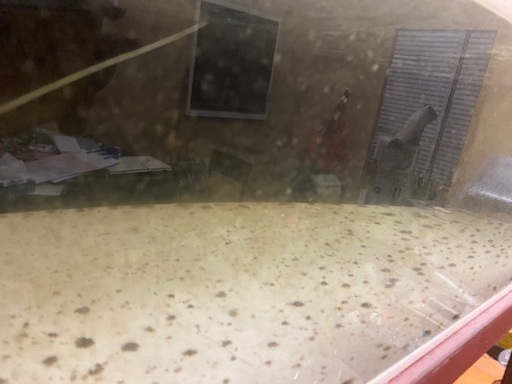 1800x600x600底面白裏面黒のアクリル水槽