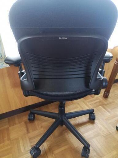 肘付ハイバックチェア　Steelcase