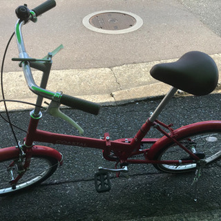 赤の折り畳み自転車