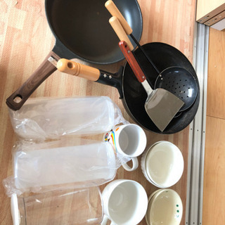 調理器具、皿、コップ