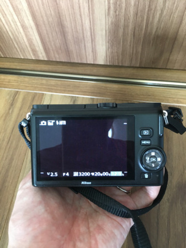 [値引き］ニコン Nikon1 J3 小型10倍ズームキット ブラック(ジャンク)カメラ　ミラーレス　一眼