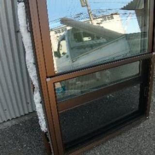サッシ 窓 網戸付き。4枚