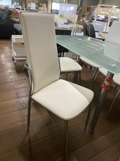ガラステーブル食卓セット！やけくそ価格の13800円！ホワイト椅子が人気です！