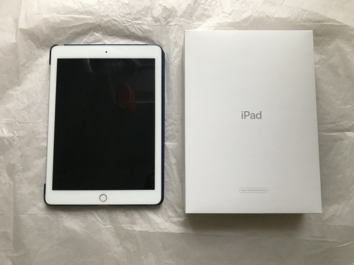 週末値下げ【中古美品】iPad9.7 第6世代 Wi-Fiモデル128GB シルバー (ケース・フィルム付)