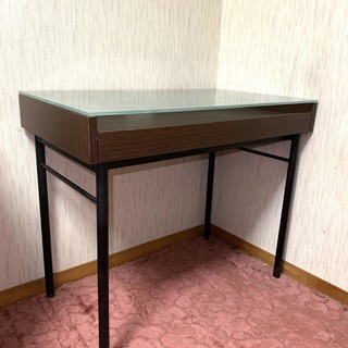 ワークデスク 引き出し付 ガラス天板 たかくん 浜松のテーブル パソコンデスク の中古あげます 譲ります ジモティーで不用品の処分