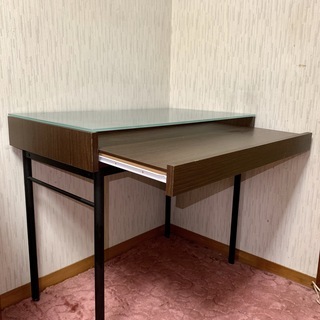 ワークデスク 引き出し付 ガラス天板 たかくん 浜松のテーブル パソコンデスク の中古あげます 譲ります ジモティーで不用品の処分