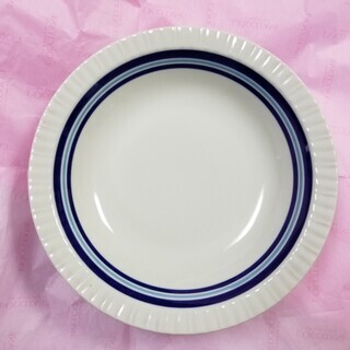 【現在、取引相談中】　白地に青ラインのお皿（たぶんカレー皿）　4枚