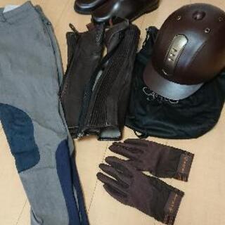 乗馬セット(ブーツ、ヘルメット、手袋、パンツ)