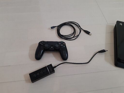 取引中）プレイステーション4本体 HDD1TB FINAL FANTASY XV LUNA