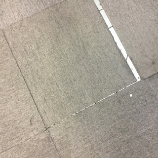 事務所のタイルカーペットを動かないようにしたい