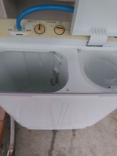 ハイアール二層式洗濯機4キロ　2014年製　別館倉庫場所浦添市安波茶