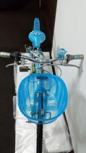 決まりました《引取限定 栃木県》24インチ 6段変速ギア 子供用 自転車 女の子 鍵3本 ベル鏡 水色 青 白 ブルー ホワイト チャリヘルメット付 手渡し限定