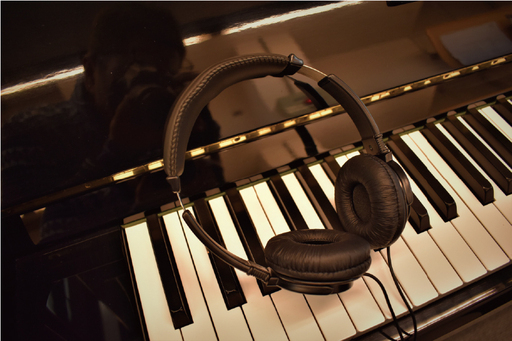 ヤマハアップライトピアノ UX(1979年製) 人気 消音機能付き 