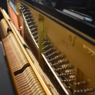 ヤマハ中古ピアノ 人気のYUX（1983年製造）