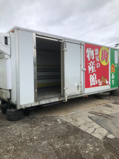 人気の保冷車色々あります☆人気のシャッター車も入荷☆