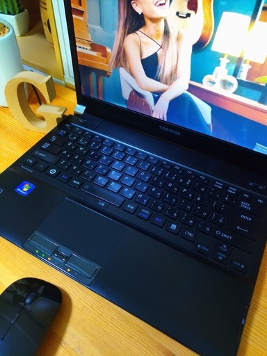 SSD搭載でcorei7のスーパーPC! 13.3インチ薄型軽量で持ち運び便利