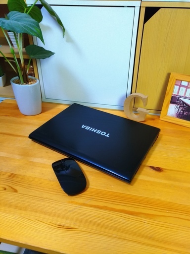 SSD搭載でcorei7のスーパーPC！　13.3インチ薄型軽量で持ち運び便利♪　高級感のあるマットブラック★　最新Windows10　64Bit！　高速パソコン★　　メモリ4G　東芝　dynabook　　ノートパソコン　　無線LAN　Wi-Fi対応 　DVDドライブ　マウス付き