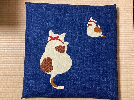 【受渡し者決定】かわいい猫の後ろ姿の座布団　５枚セット
