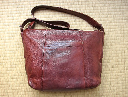 美品！genten本革ショルダーバッグ    配達可能 価格交渉OK！