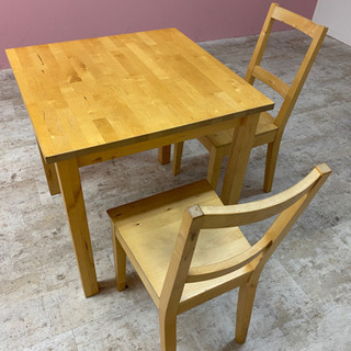 ダイニングテーブル　と椅子二脚セット