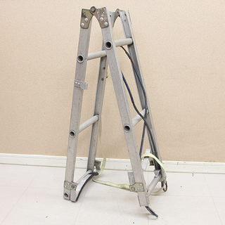 ナカオ 昇柱用具 特殊梯子 折りたたみ式 電柱ハシゴ 電気工事 はしご 電柱梯子(HD687awxY)③ ナカオ 昇柱用具 特殊梯子 折りたたみ式 電柱ハシゴ 電気工事 はしご