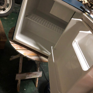 ガレージでビールを冷やすに最適❗️お洒落な小型冷蔵庫