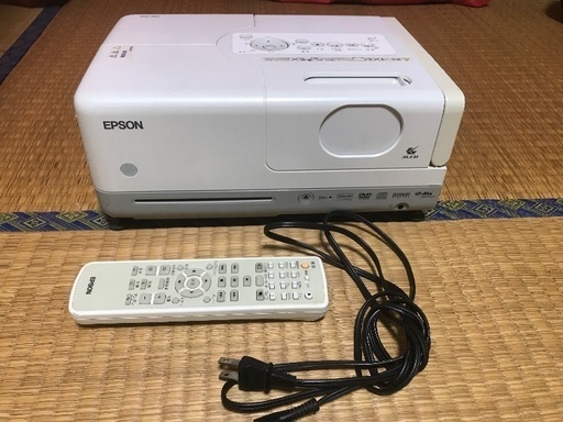 【ほぼ新品・視聴後購入可能】80型 ホームプロジェクター