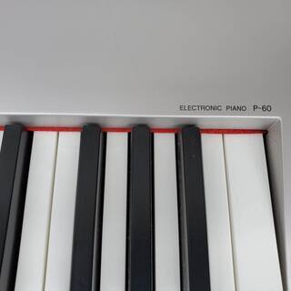 電子ピアノ YAMAHA ヤマハ　P-60 譜面台、カバー、ペダル、スタンド付き　 - 売ります・あげます