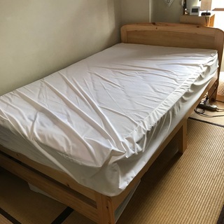 ニトリで買ったセミダブルマットレスとベッドフレームセット